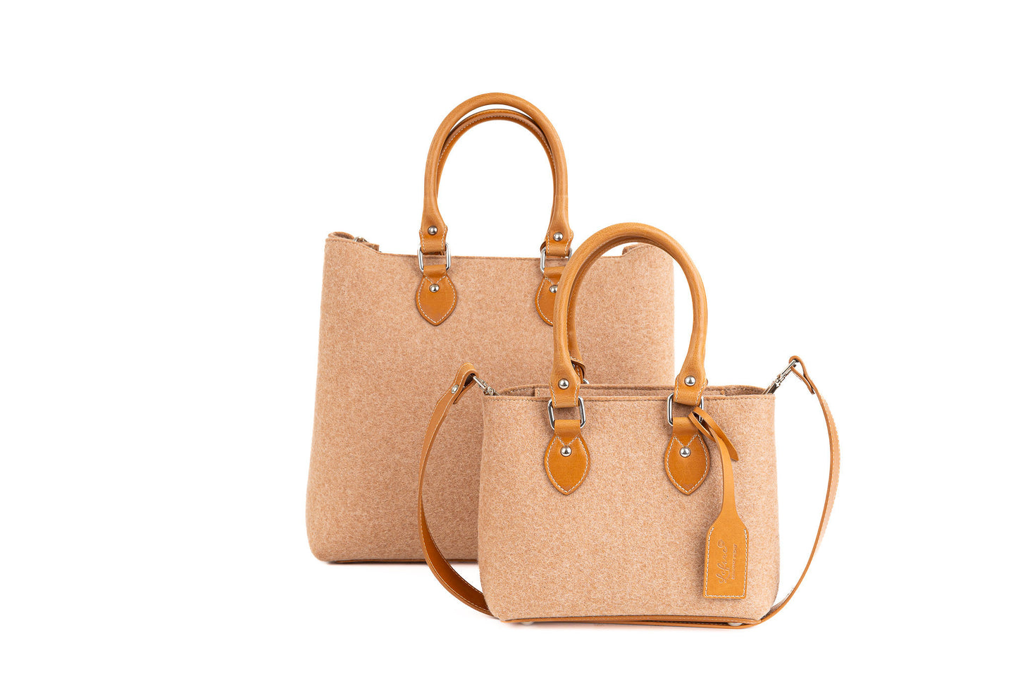 Elegant EMMA bag in merino wool felt with vegan leather handles. Detachable strap, 2 pockets, magnetic closure. Handmade in Italy for any occasion. -Lefrac
