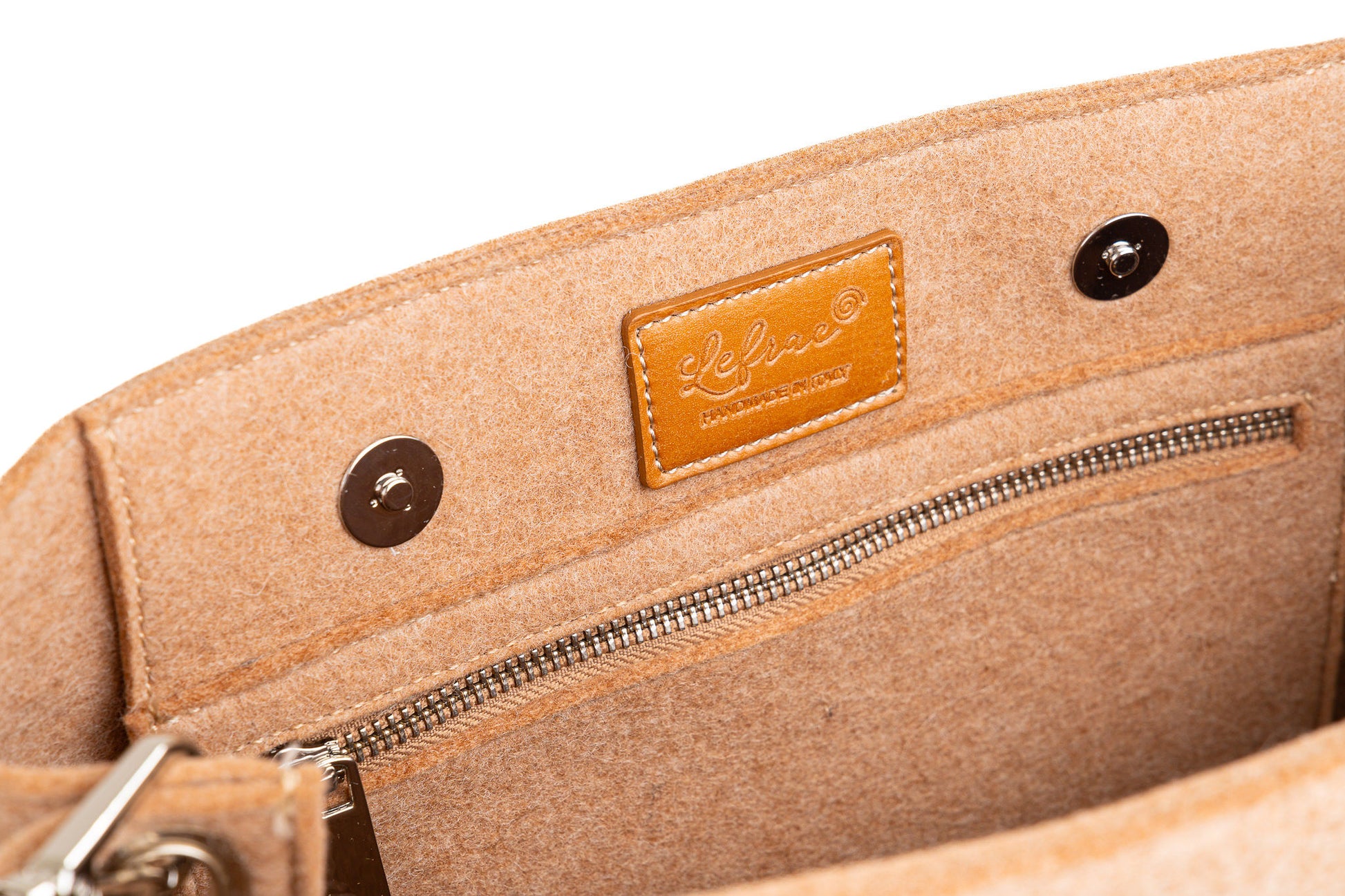 Elegant EMMA bag in merino wool felt with vegan leather handles. Detachable strap, 2 pockets, magnetic closure. Handmade in Italy for any occasion. -Lefrac