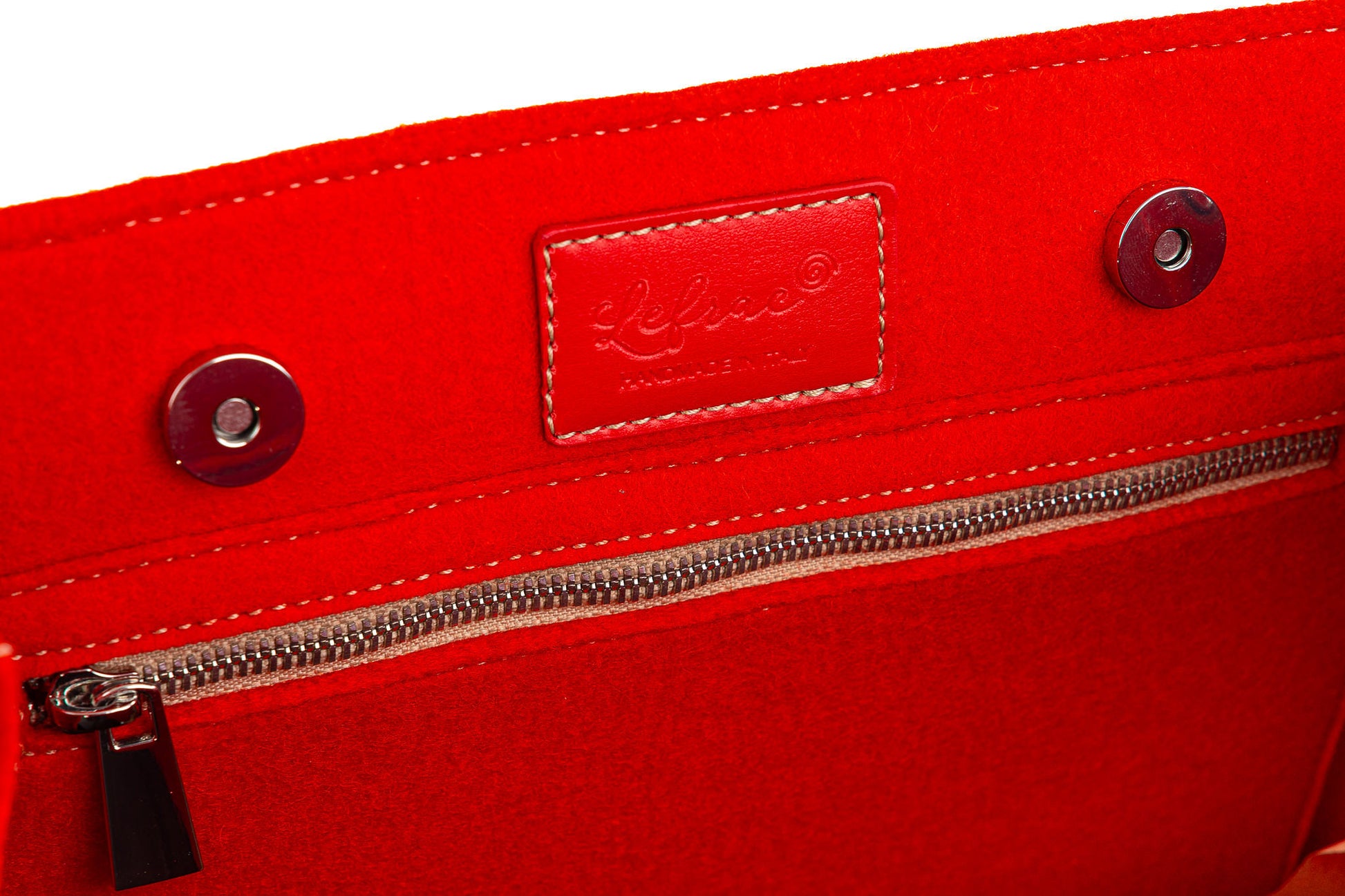 EMMA Red Handbag, elegant and practical with vegan leather handles, detachable strap, roomy interior with 2 pockets, magnetic closures, and handmade in Italy from durable, sustainable Merino wool felt. Ideal for work, shopping, and days out. The bag features a vintage look and eco-friendly materials. - Lefrac
