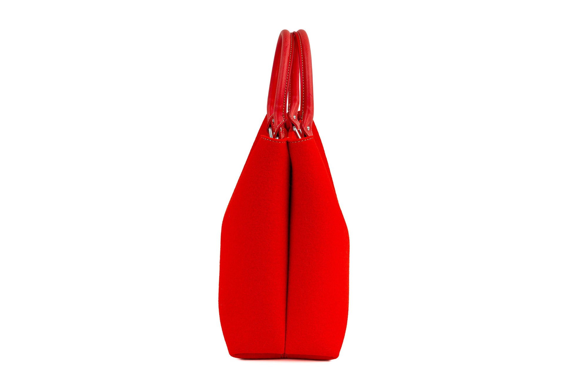 EMMA Red Handbag, elegant and practical with vegan leather handles, detachable strap, roomy interior with 2 pockets, magnetic closures, and handmade in Italy from durable, sustainable Merino wool felt. Ideal for work, shopping, and days out. The bag features a vintage look and eco-friendly materials. - Lefrac