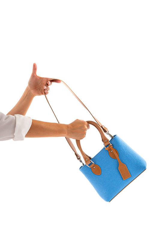 EMMA Hellblaue Mini-Handtasche 